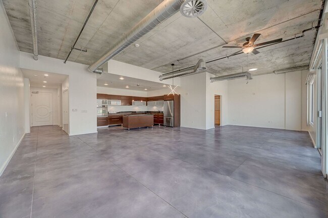 Building Photo - Modern Loft with City View