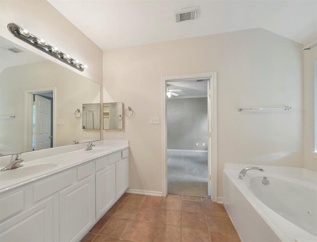 Building Photo - 158 W Burberry Cir