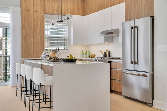 Building Photo - 14 Davis Dr