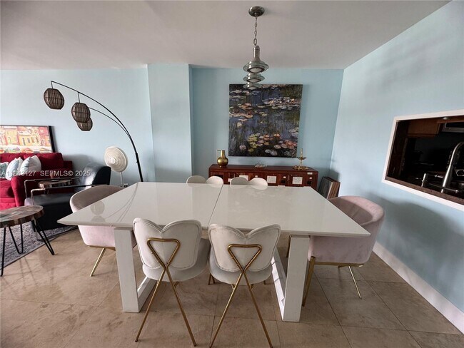 Building Photo - 3545 NE 166th St