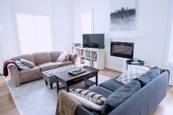 Building Photo - 9 Bradbury St