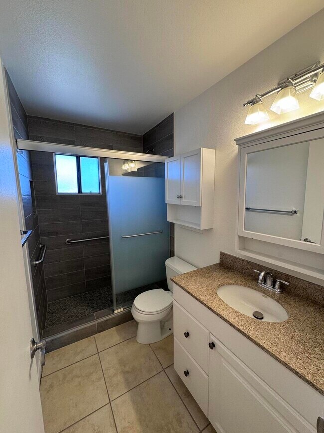 Building Photo - 45470 Sunrise Ln