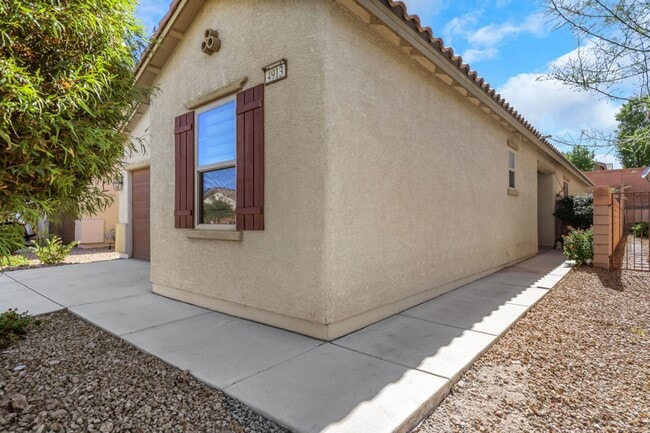 Building Photo - Single story in gated community