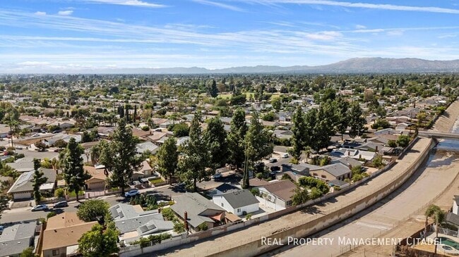 Building Photo - 13050 Tonopah St