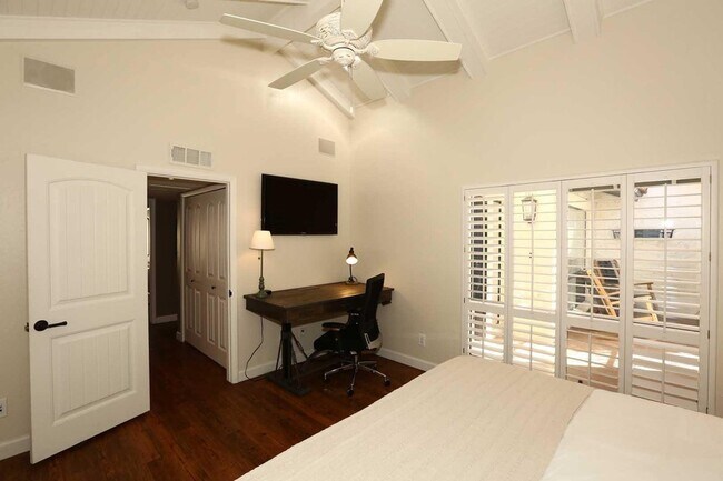 Building Photo - 5804 N Scottsdale Rd