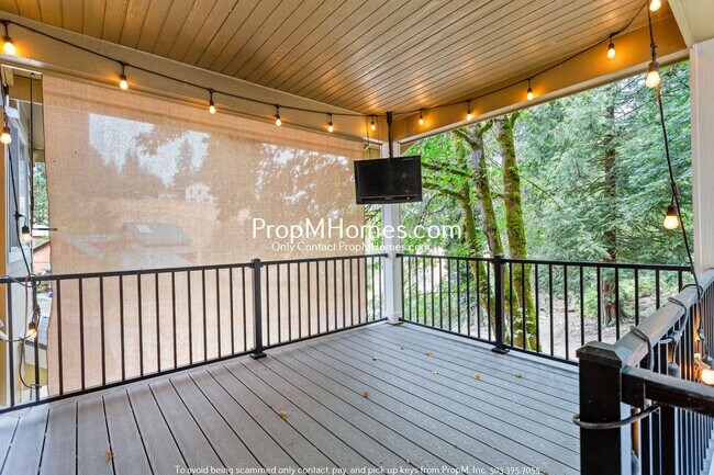 Building Photo - Vibrant Four-Bedroom Country Retreat with ...