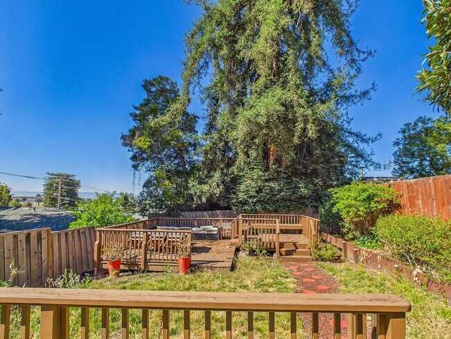 Building Photo - 6321 Outlook Ave