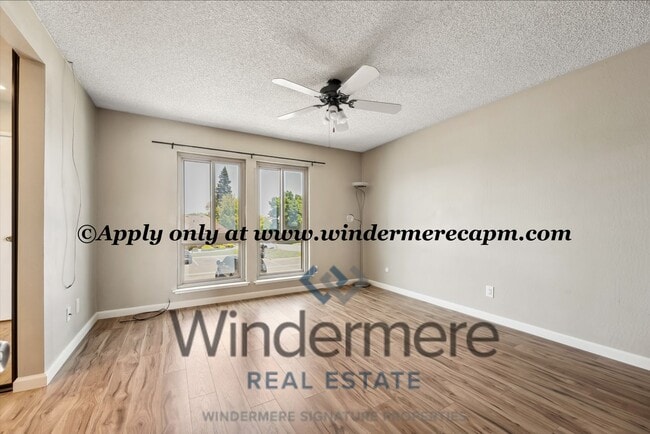 Building Photo - Easy Living in a Cozy West Sac Community!