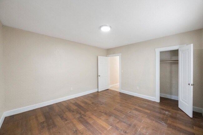 Building Photo - REDUCED  $25 App Fee  3bdrm/1bath home with large yard ** Section 8 OK *** $1795.00**