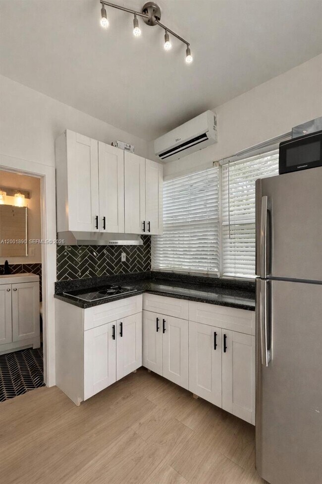 Building Photo - 12906 NE 6th Ave