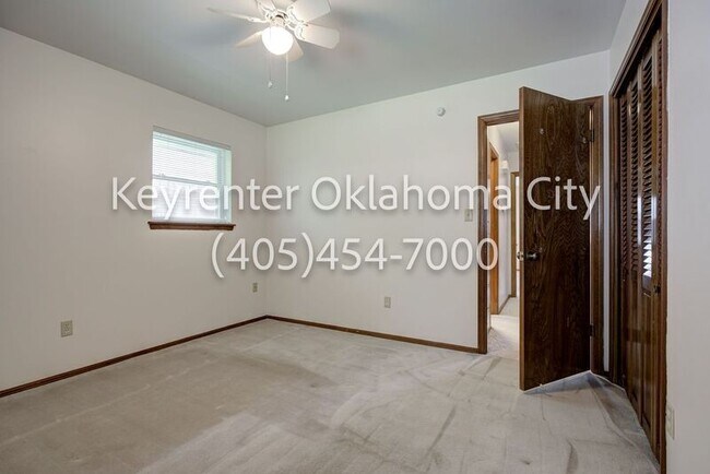 Building Photo - 3632 Sunvalley Dr