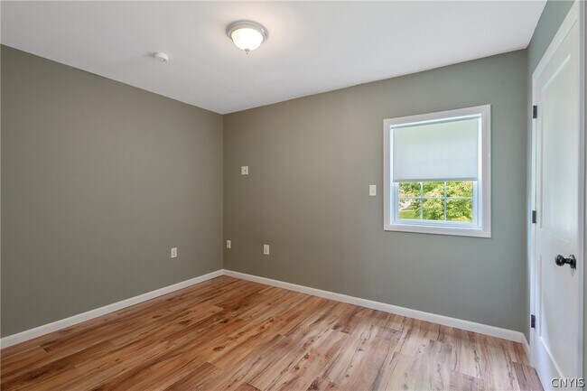 Building Photo - 51 Singleton St