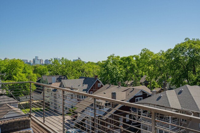 Building Photo - Stunning unfurnished 3BR/2.5BA Condo in Prime Belmont/Vanderbilt Location!