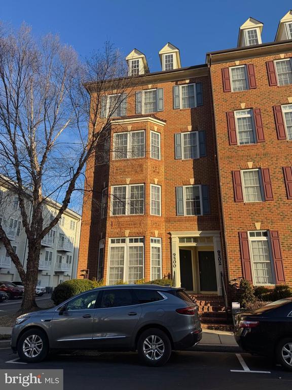 Building Photo - 9500 Hyde Pl