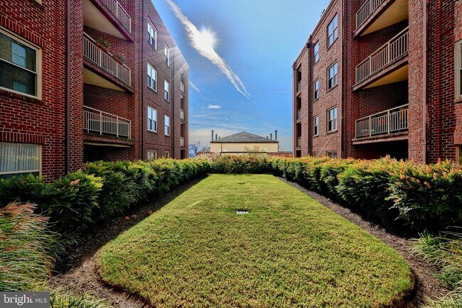 Building Photo - 960 Fell St