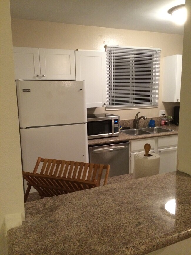 Building Photo - 536 39th W St