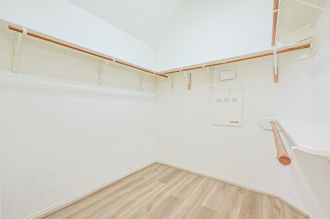 Building Photo - 6726 Hawsley Way