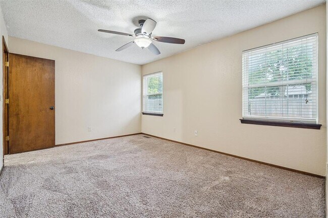 Building Photo - 16404 Del Mar Dr