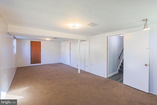 Building Photo - 2421 Lightfoot Dr