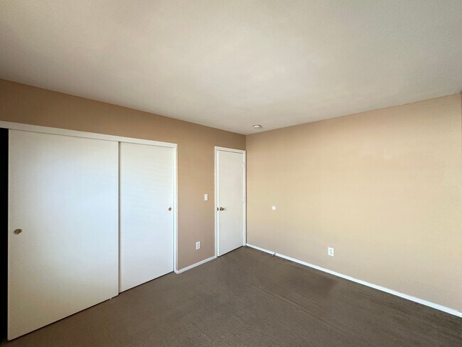 Building Photo - BLUE DIAMOND RANCH