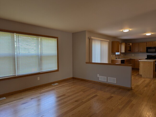 Building Photo - 417 Calgary Way