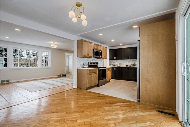 Building Photo - 63 Higby Rd