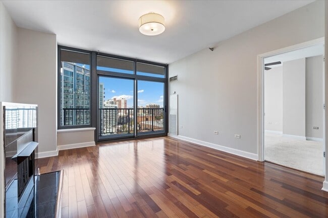 Building Photo - 1600 S Prairie Ave