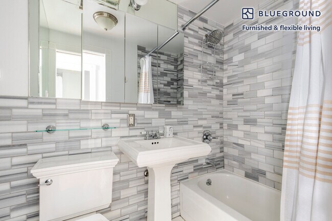 Building Photo - 1373 1st Ave