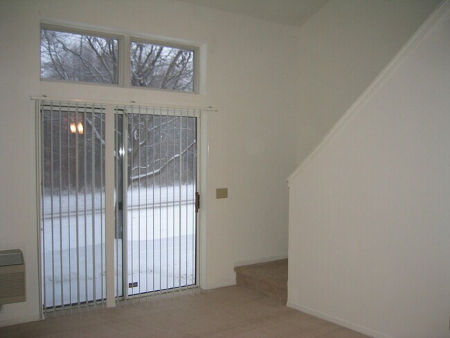 Building Photo - Great Arboretum location - 1 bedroom lofte...