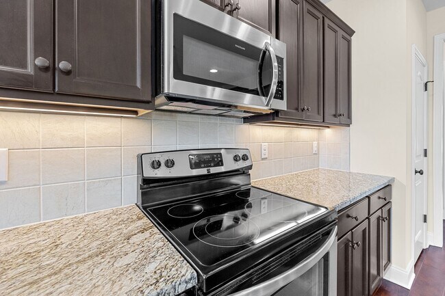 Building Photo - **Spacious 3bd/3ba in Raleigh**