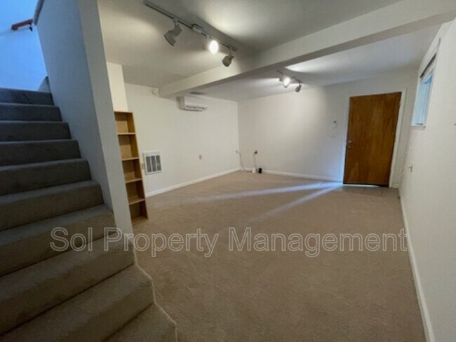 Building Photo - 175 S Redwood Dr