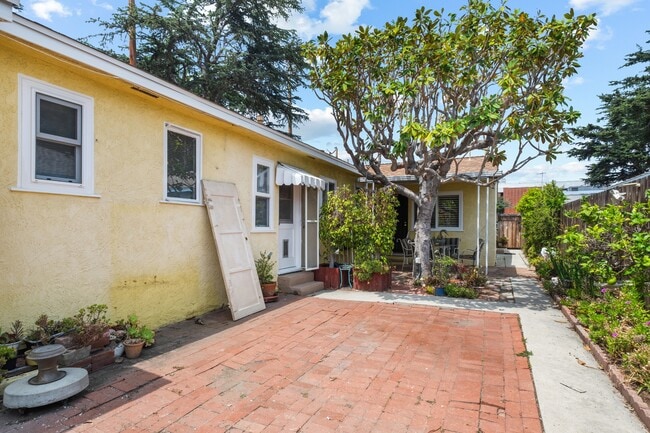 Building Photo - 9620 Braddock Dr