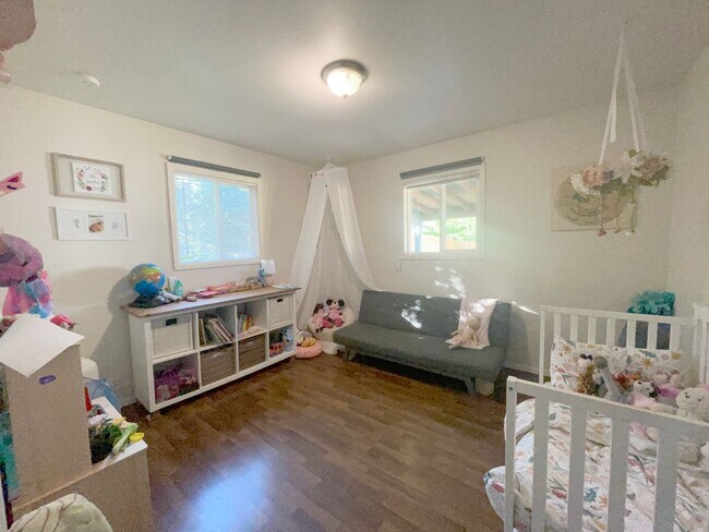 Building Photo - IMPROVED PRICE!!!!!!  Gorgeous 3 bedroom r...