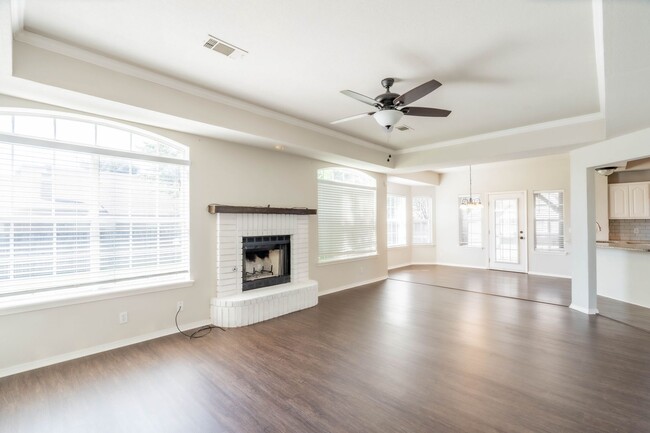 Building Photo - Beautiful 4 Bed 2.5 Bath Rental in Tulsa!