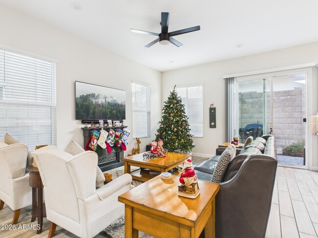 Building Photo - 4854 E Helena Dr