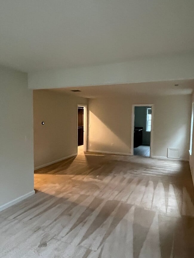 Building Photo - Large Executive 5 Br 3.5 Bath Home in Weymouth's Union Point Neighborhood