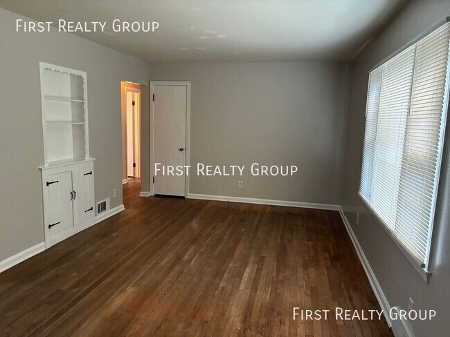 Building Photo - 2901 Grand Ave