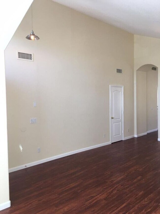 Building Photo - 3-bedroom remodeled in East Mesa
