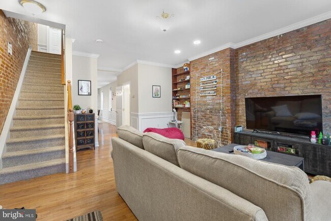 Building Photo - 2229 St Albans St