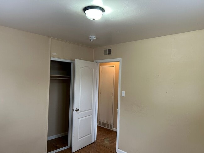 Building Photo - **SPARKS HOME**