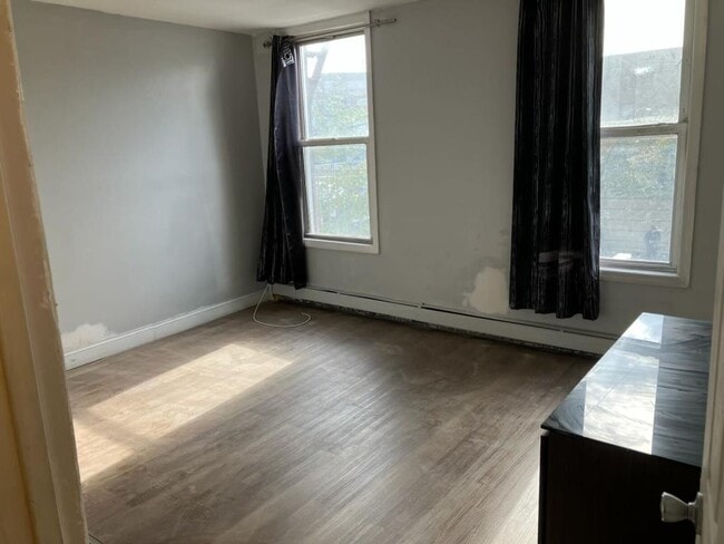 Building Photo - 1372 Zerega Ave