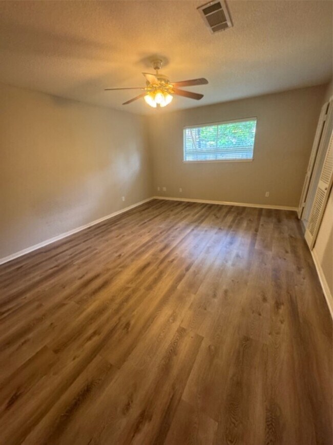 Building Photo - 1114 Manatee Ln