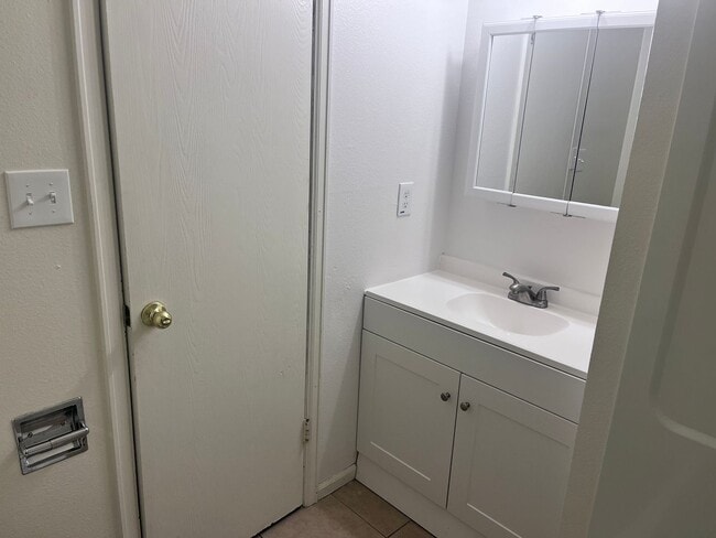 Building Photo - 127 W 45th St