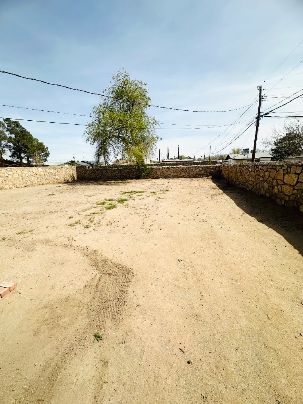 Building Photo - 550 Fresno Dr