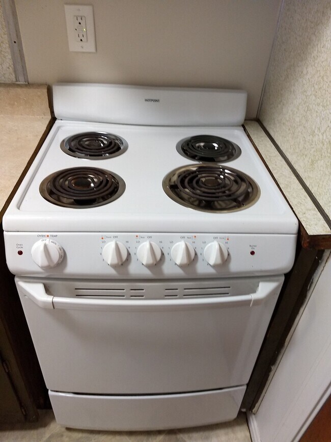 Building Photo - 4801 Saddlebrook Ln