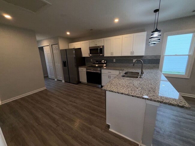 Building Photo - Welcome to this charming 3 bedroom home in Suffolk "ASK ABOUT OUR ZERO DEPOSIT"