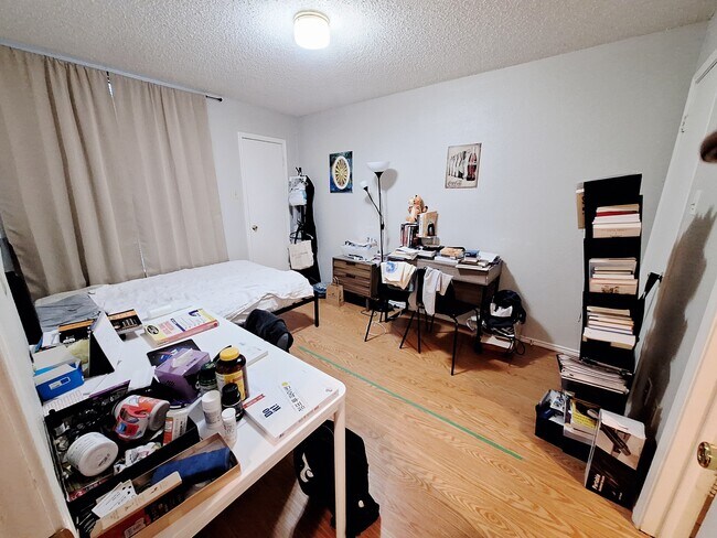 Building Photo - 2409 Leon St