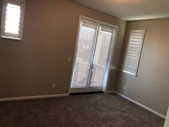 Building Photo - Beautiful 3 B/D 2.5 BA House in Roseville-COMING VERY SOON! ACT FAST AND APPLY NOW AS THIS PROPER...