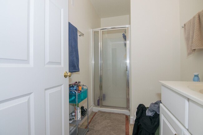 Building Photo - Allston 3 Bed – Hardwood Floors – No Fee – 6/1
