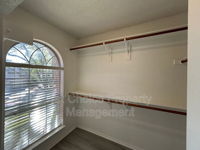 Building Photo - 4805 Misty Ridge Dr